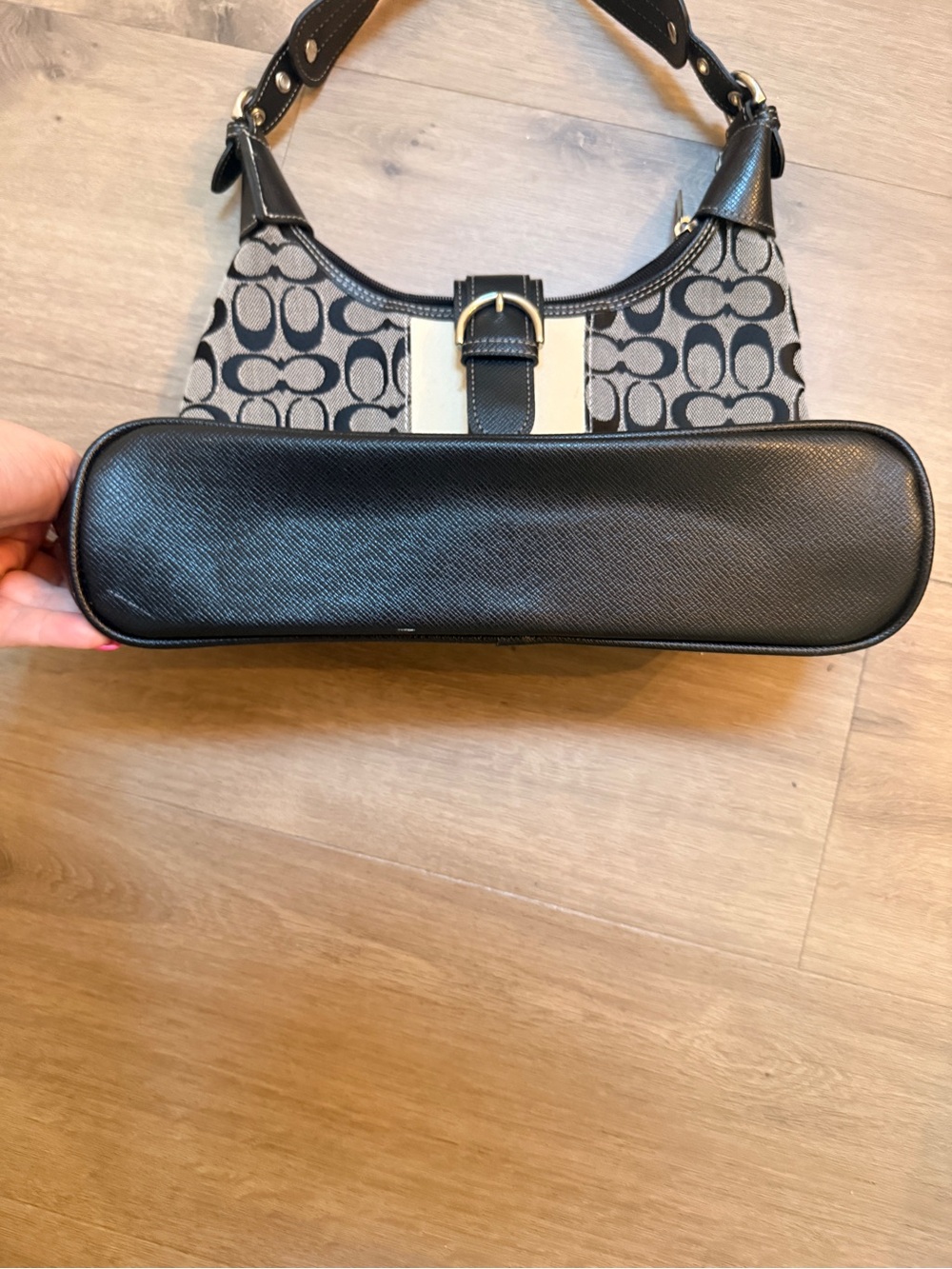 Early 2000’s Coach emblem bag - Picture 3 of 9